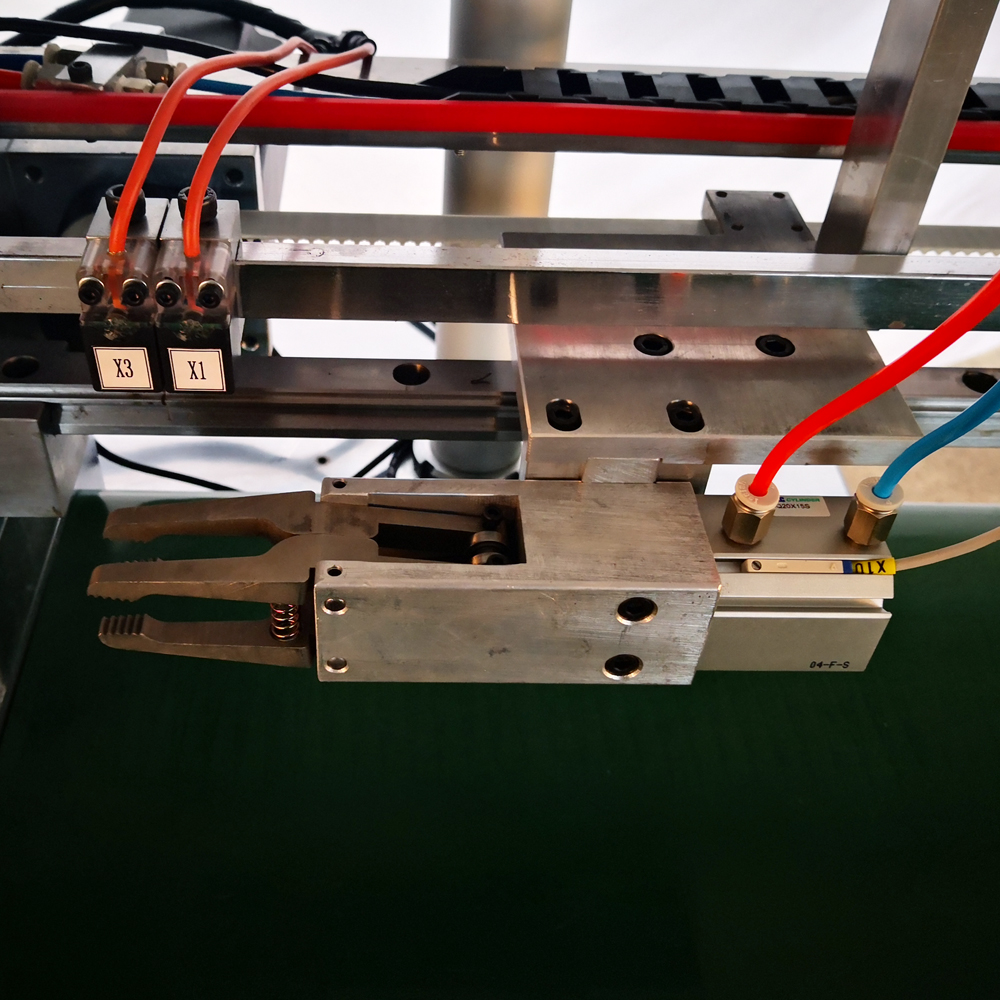 PM-092-N Ultrasonic close end cutting machine with robot arm